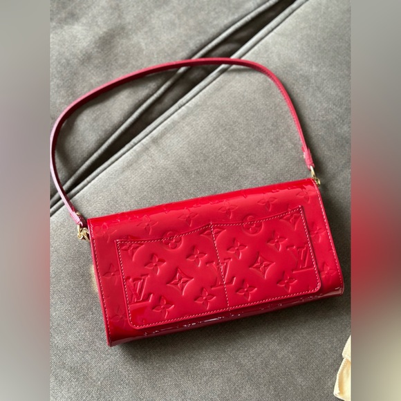 LOUIS VUITTON Vernis Rossmore MM Pomme D'Amour New AUTHENTIC Clutch Shoulder Bag - Picture 3 of 17